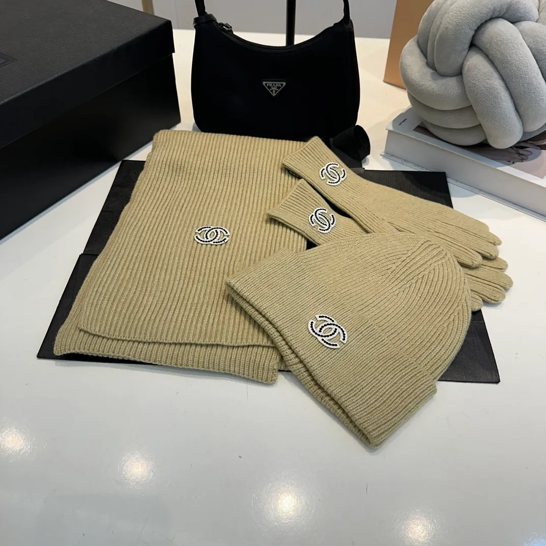 P170 Chanel Beanie Hat Set Hat Scarf Hat + Scarf + Gloves