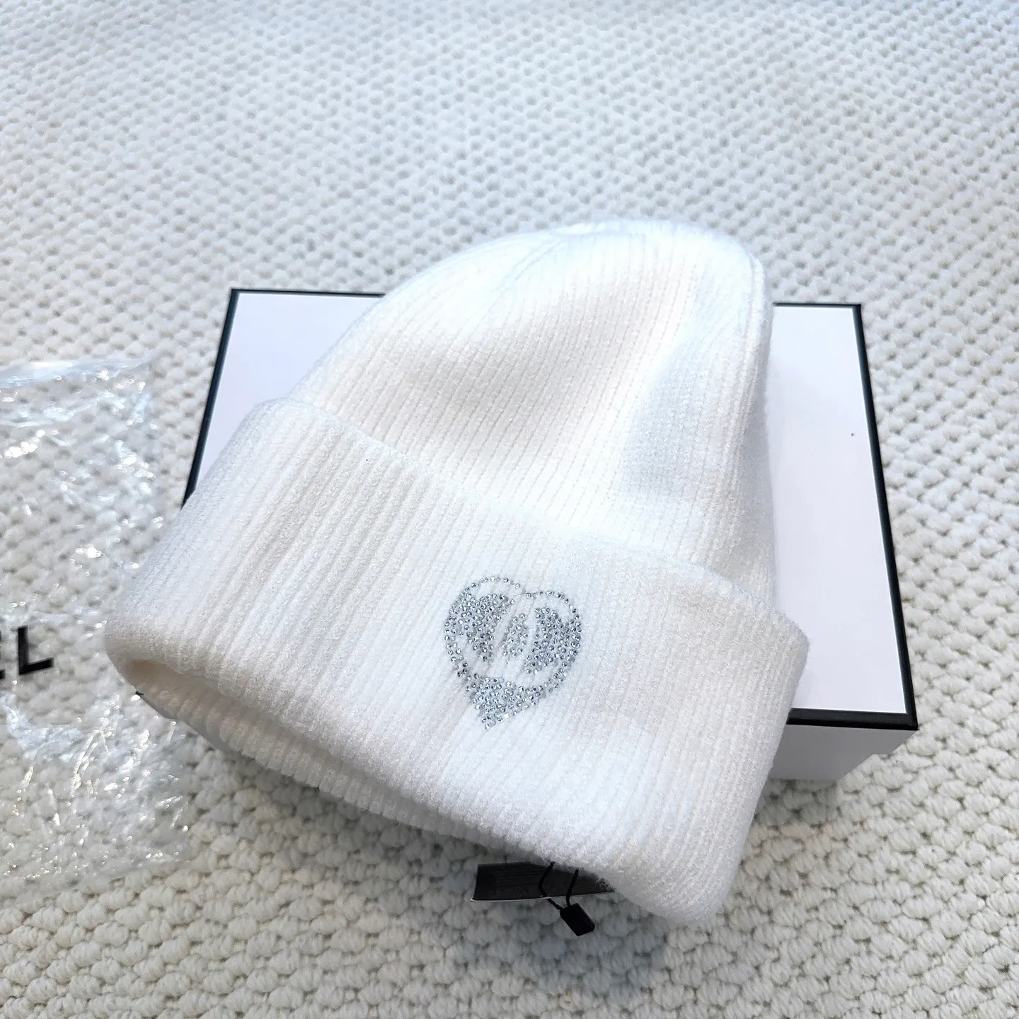 P80 CHANEL Chanel】🔥Simple rhinestone style knitted beanie, super popular💖The texture is first-class, it is very easy to match when going out!