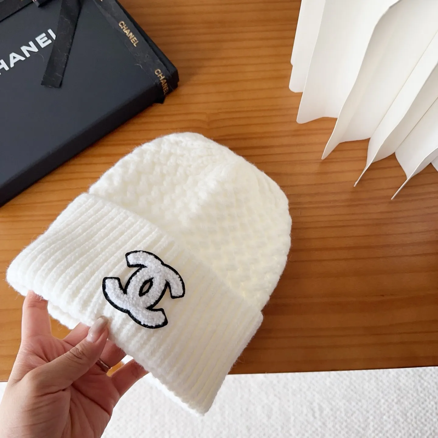 💰60 Chanel official website releases CHANEL small and popular knitted hat! Xiaohongshu’s new product is released, it’s so 🉑️, high-elastic fabric, classic colors, same style for men and women.