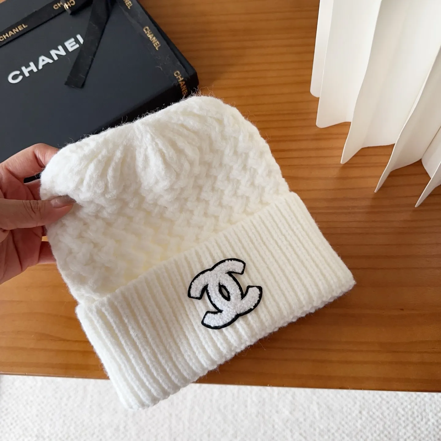💰60 Chanel official website releases CHANEL small and popular knitted hat! Xiaohongshu’s new product is released, it’s so 🉑️, high-elastic fabric, classic colors, same style for men and women.