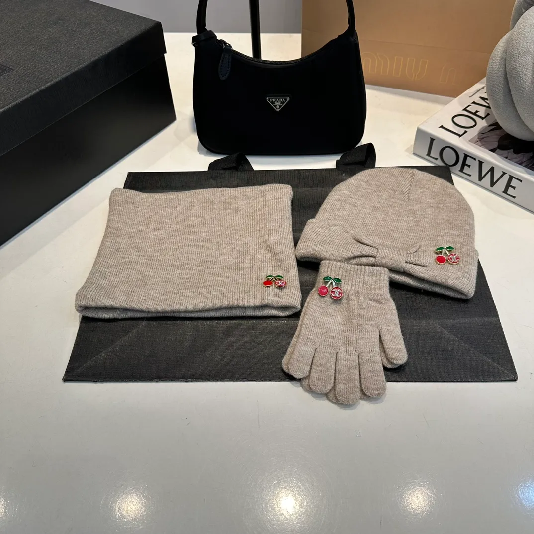 P140 Chanel Chanel children's knitted beanie cherry three-piece set, scarf, hat, gloves, super warm