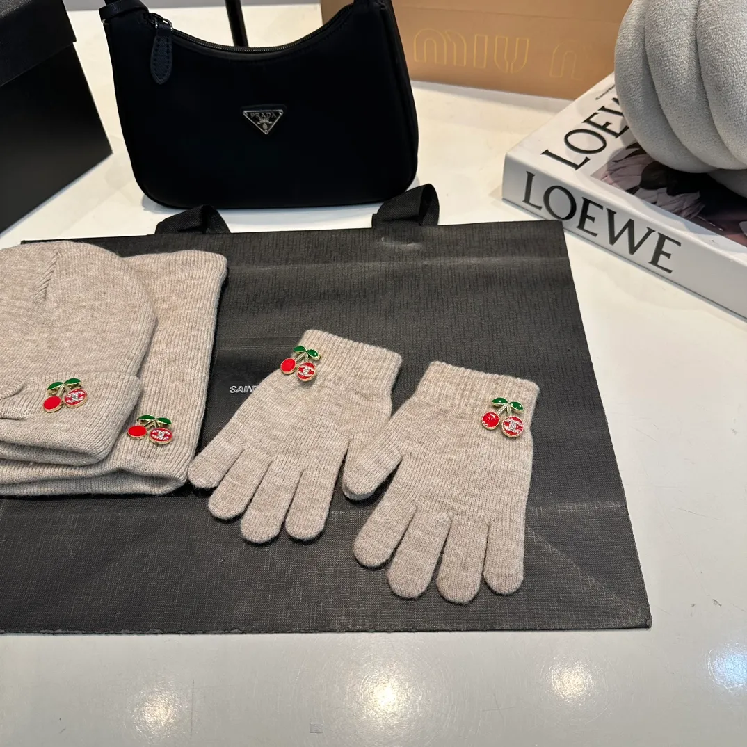 P140 Chanel Chanel children's knitted beanie cherry three-piece set, scarf, hat, gloves, super warm