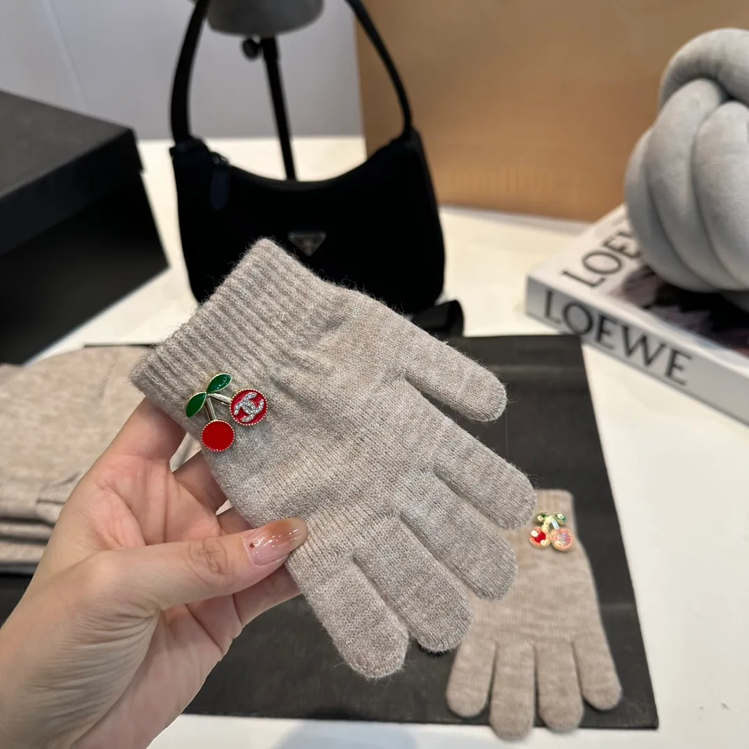 P140 Chanel Chanel children's knitted beanie cherry three-piece set, scarf, hat, gloves, super warm