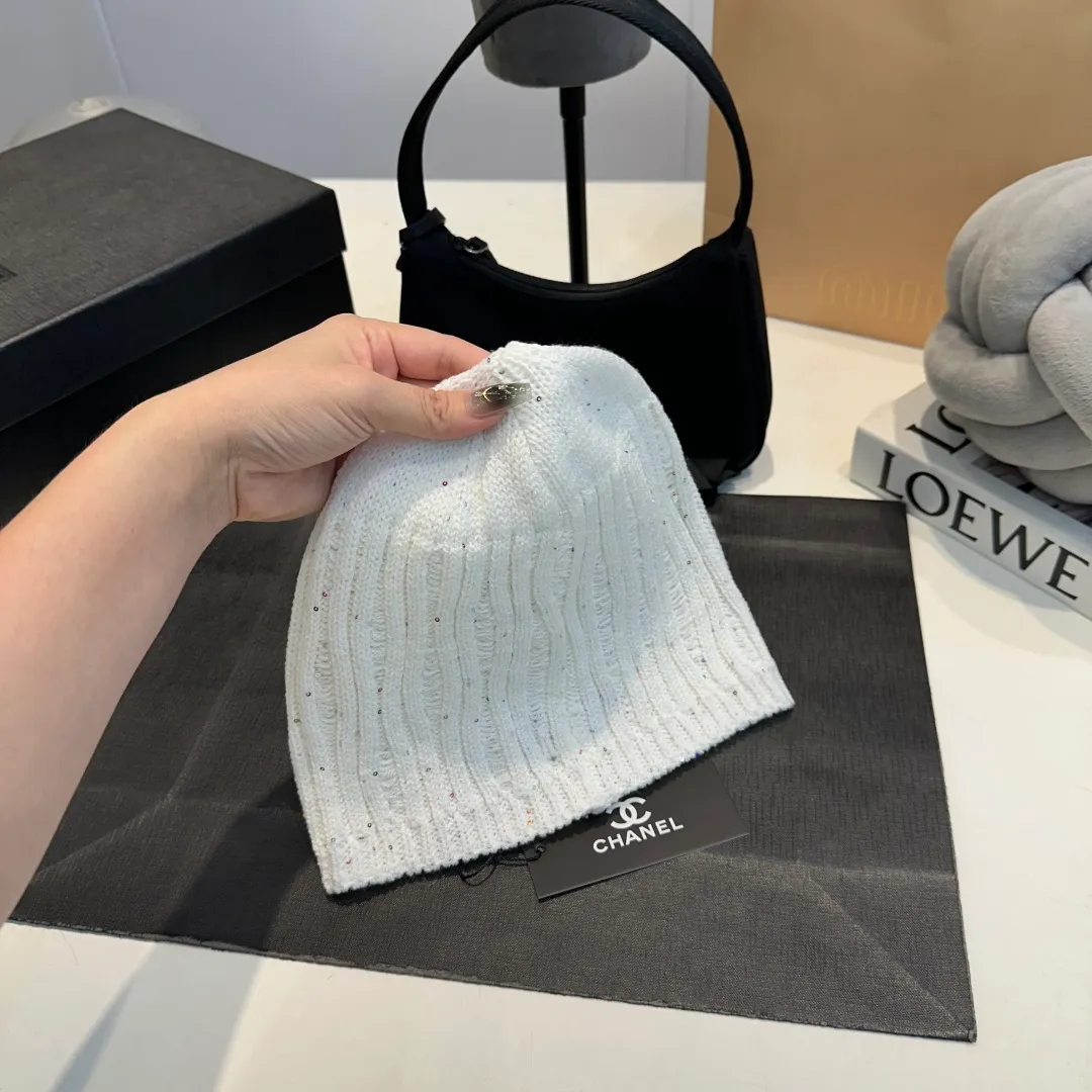 P56 Chanel Chanel knitted beanie