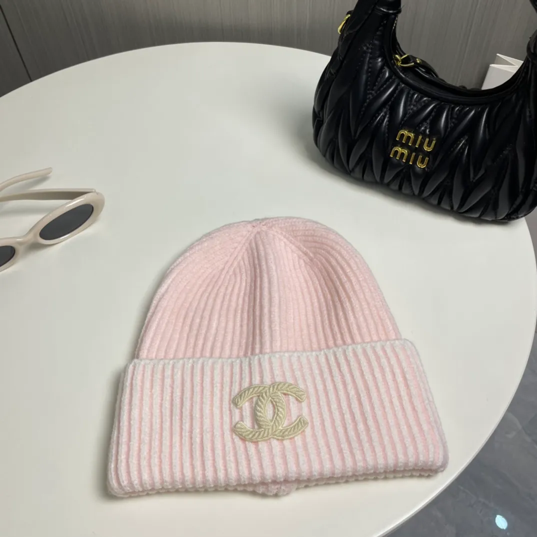 P56 comes with dust bag 🌺 [CHANEL] New knitted hat, Xiaohongshu, the main recommendation of major Internet celebrities! Thicker and warmer, fashionable and popular🌸First-class texture, the best brand for keeping warm in autumn and winter, order now, limited quantity available