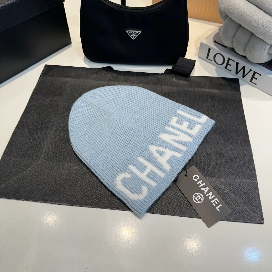 P70 2025 Official Chanel Chanel Autumn and Winter Beanie Recommended by Internet Celebrity Fashion Bloggers, Xiaohongshu Popular Style, Knitted Beanie with Super Soft and Comfortable Feel, Excellent Elasticity!