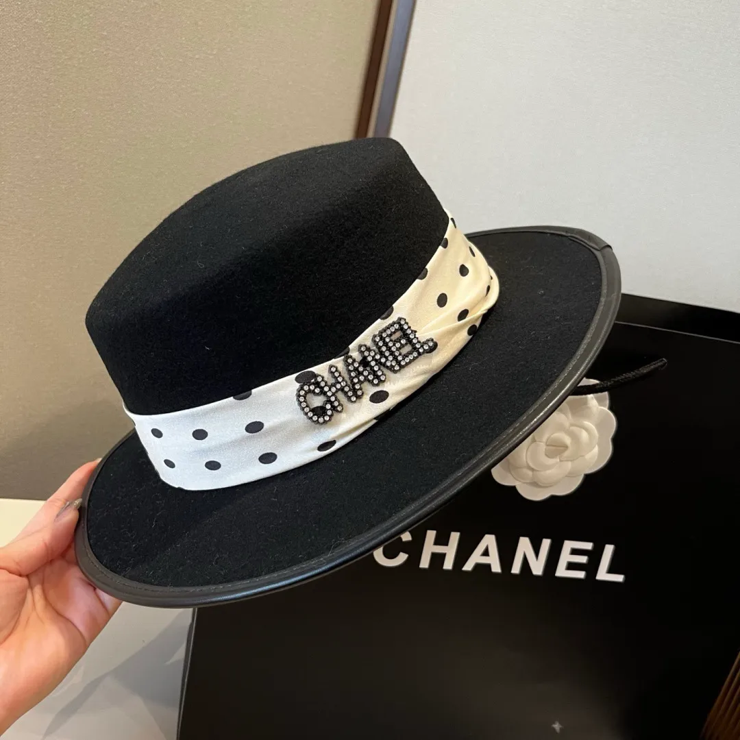 💰180¥ Chanel new wool top hat, flat top hat, 100% wool fabric 🦙%, head circumference 57cm