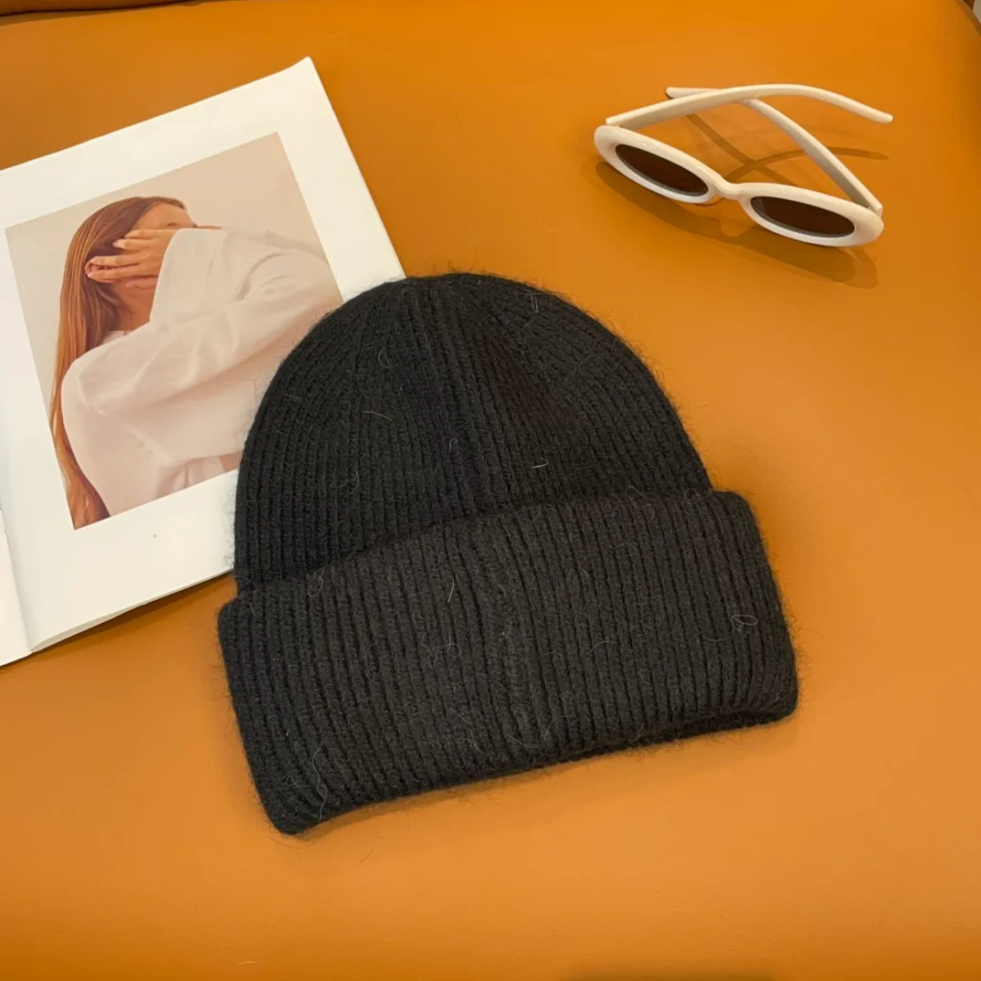 P56 comes with dust bag 🌺 [CHANEL] New rabbit fur knitted hat, Xiaohongshu, the main recommendation of major Internet celebrities! Thicker and warmer, fashionable and popular🌸First-class texture, the best brand for keeping warm in autumn and winter, order now, limited quantity available