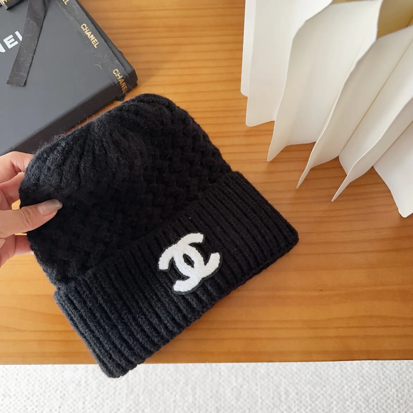 💰60 Chanel official website releases CHANEL small and popular knitted hat! Xiaohongshu’s new product is released, it’s so 🉑️, high-elastic fabric, classic colors, same style for men and women.