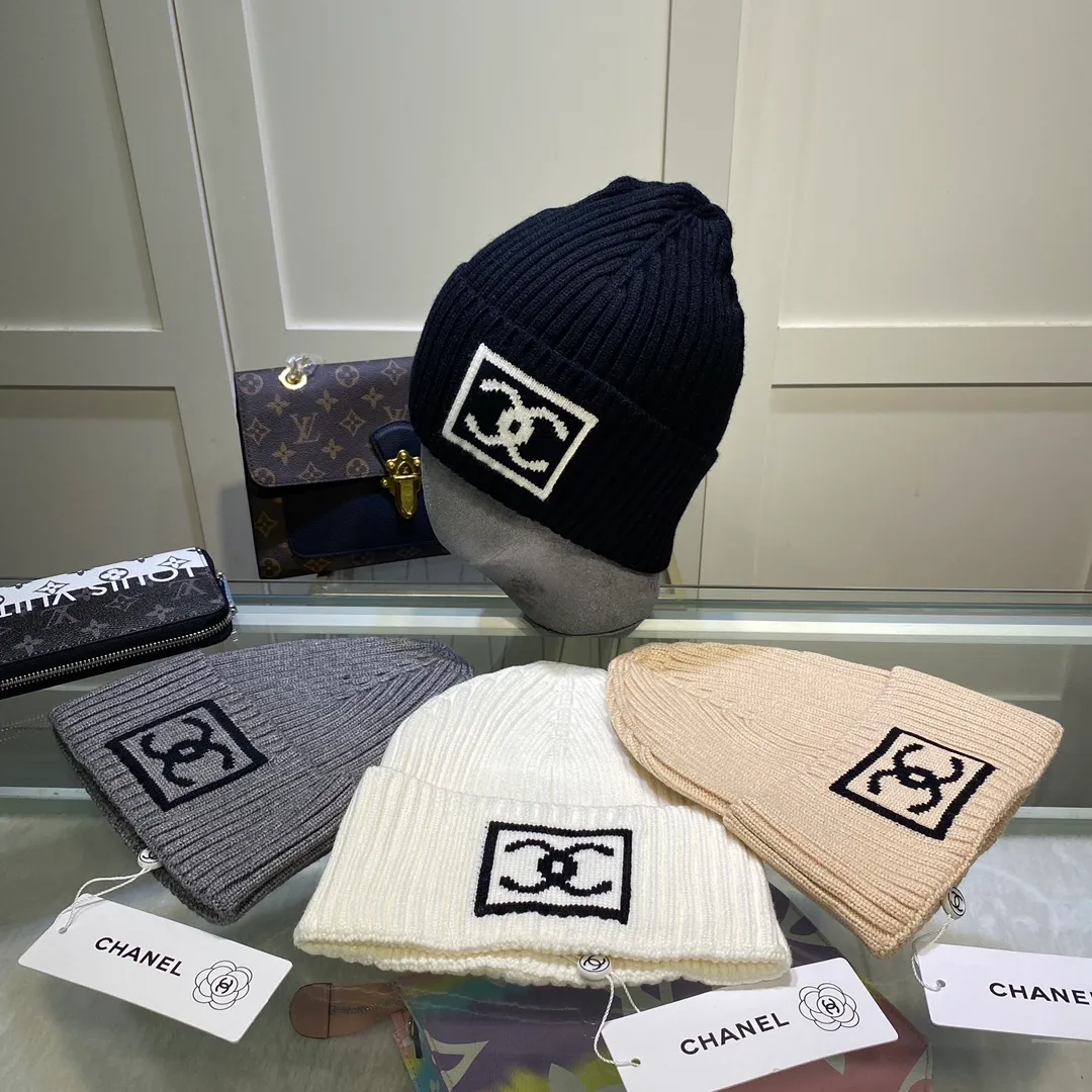 P70 comes with dust bag. CHANEL🎩cashmere wool quality knitted hat, fashionable, good quality, high-end, super soft! Super hot💖The texture is great and it’s great to match when out on the street! Fashion trends! A must-have item for autumn and winter, get it now!