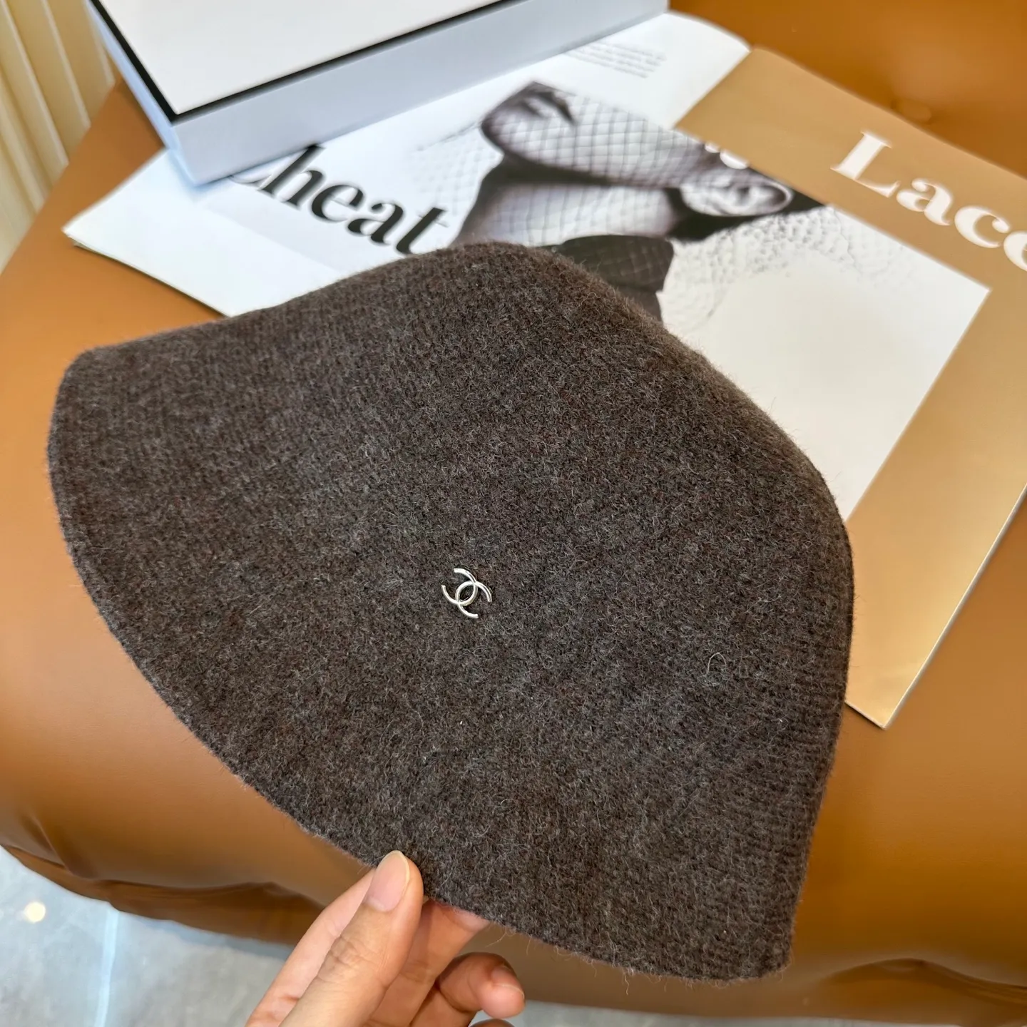 P76💛 Comes with dust bag [CHA Chanel] 2025 autumn and winter new style small fragrance cashmere bucket hat, 🔆Versatile everyday style ~ a must-have for going out on the street