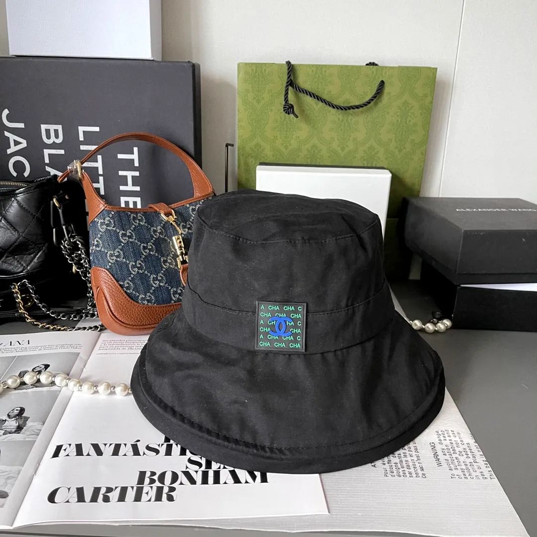 P80 CHANEL Chanel's new summer bucket hat! Tips for going out in summer! A lightweight fisherman is essential. This fisherman can be worn across spring, summer, autumn and winter. It is versatile and timeless, and the contrasting colors are very gentle! It’s a bit like a forest girl! Material: 100% linen cotton Head circumference: 57cm