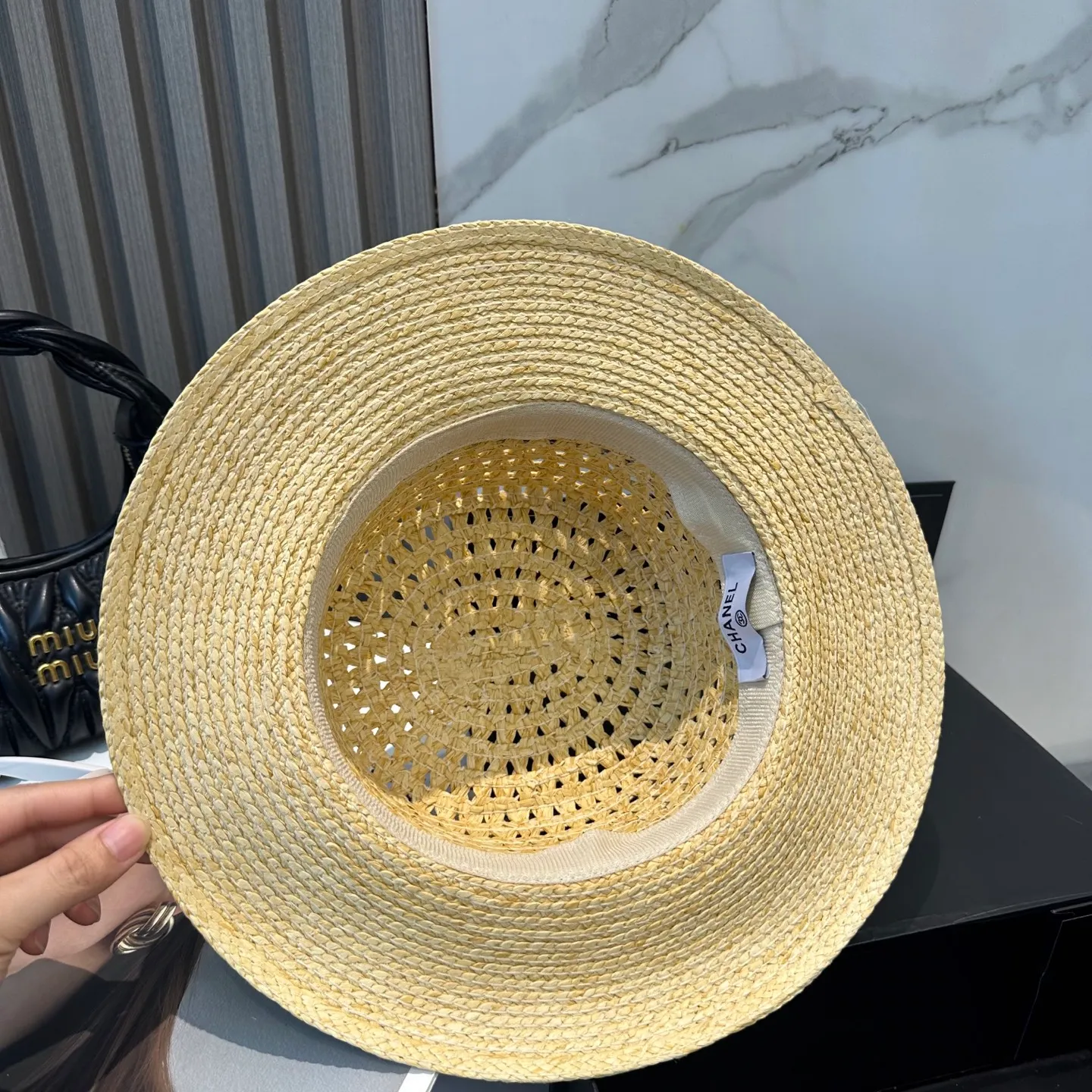 P90 Chanel 2025 new flat-top straw hat, advanced customization, lady style, attention to detail, sun protection and UV protection in summer, a must-have for travel, versatile and good-looking