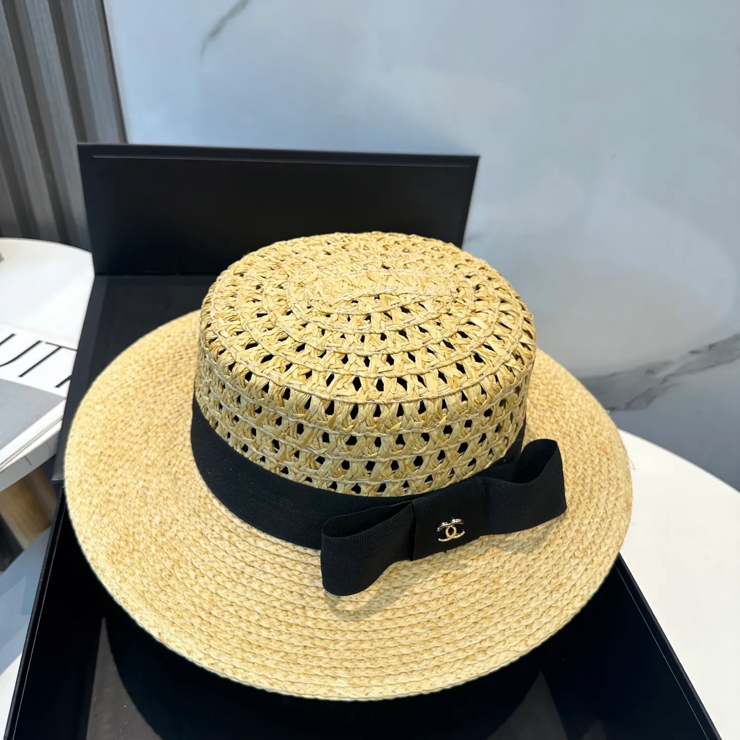P90 Chanel 2025 new flat-top straw hat, advanced customization, lady style, attention to detail, sun protection and UV protection in summer, a must-have for travel, versatile and good-looking