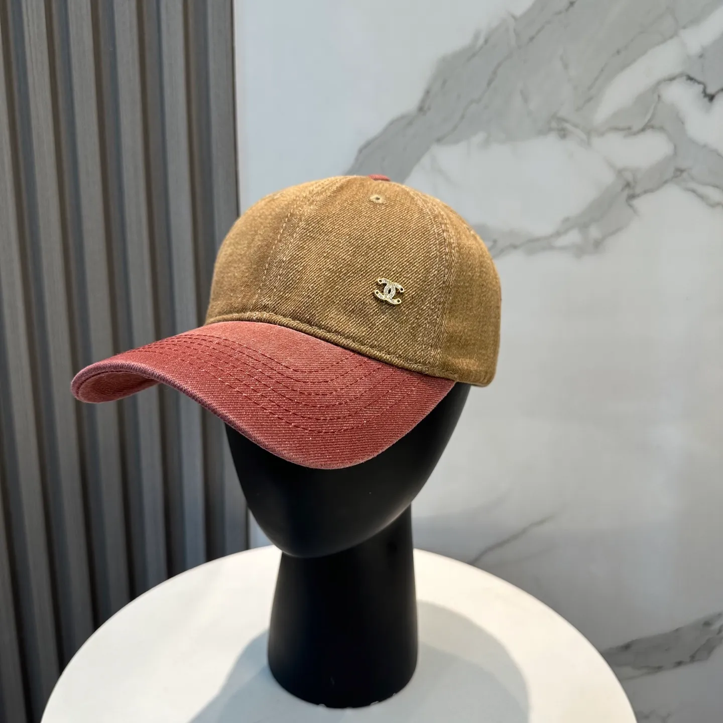 P60 Chanel (Chanel) counter new original washed denim baseball cap, customized three-dimensional logo is exquisite! Original quality, exclusive physical shooting.
