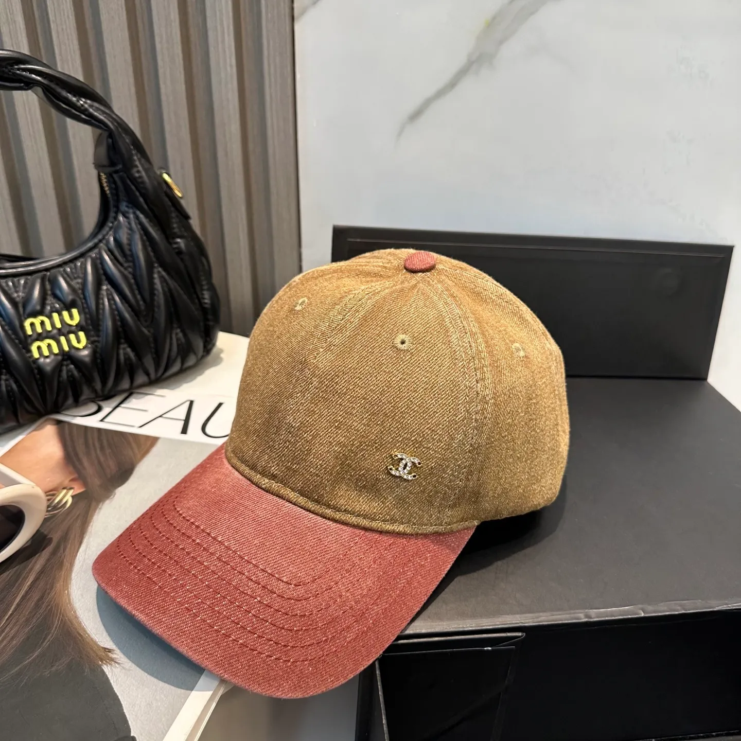 P60 Chanel (Chanel) counter new original washed denim baseball cap, customized three-dimensional logo is exquisite! Original quality, exclusive physical shooting.