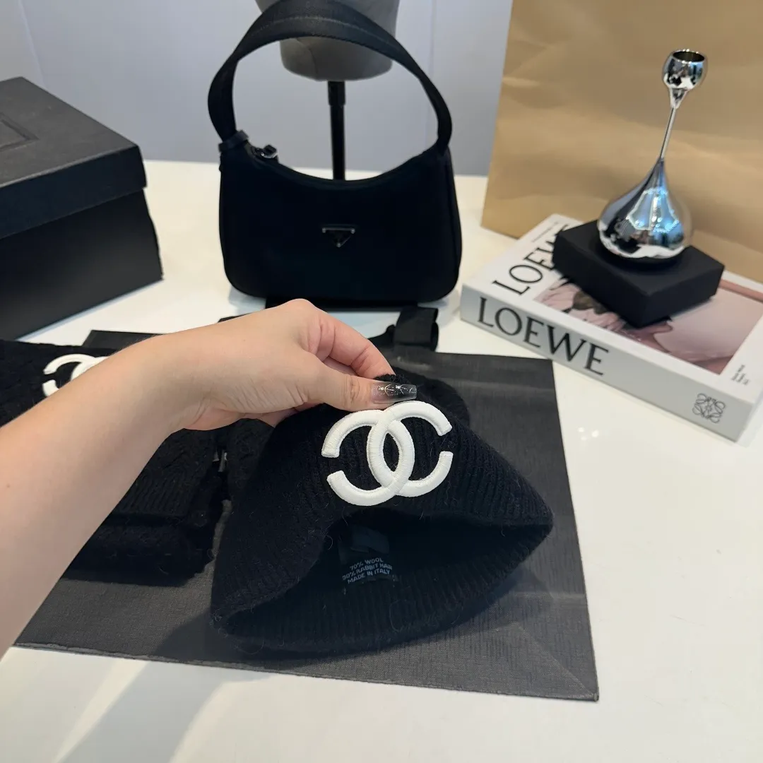 P220 Chanel Chanel knitted cashmere scarf hat set official model