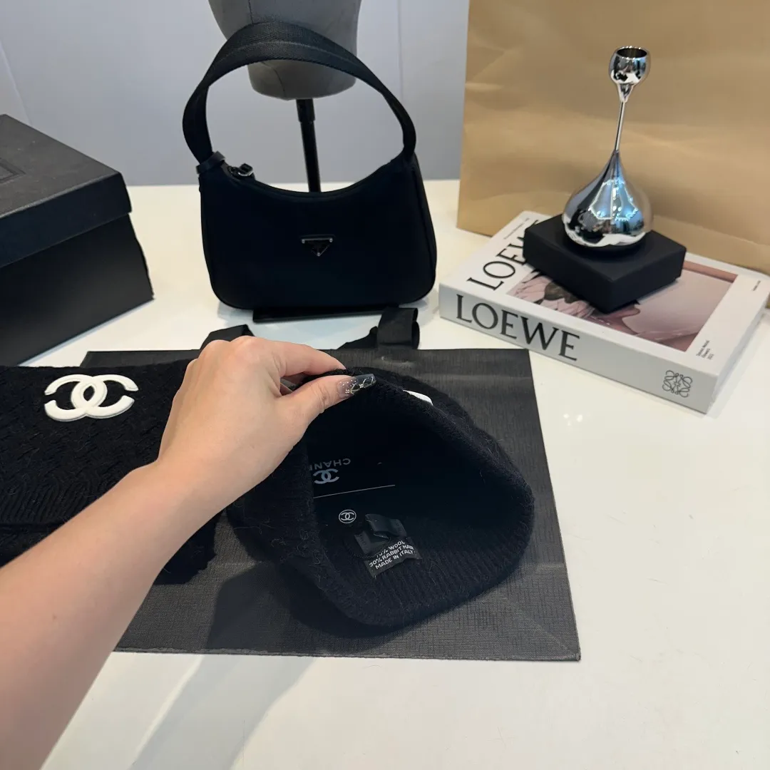 P220 Chanel Chanel knitted cashmere scarf hat set official model
