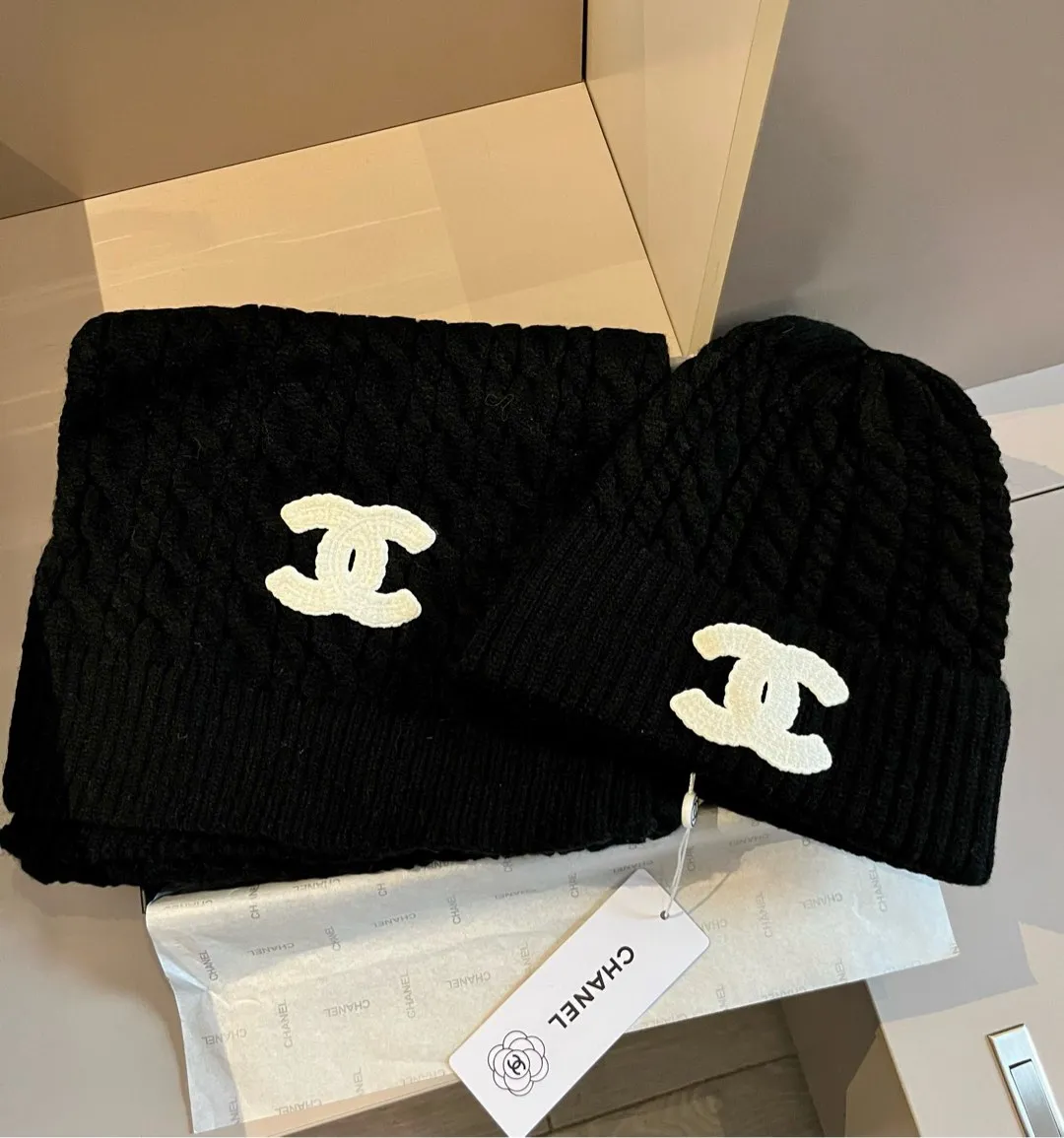 💰210¥ Chanel Chanel knitted scarf hat set official model