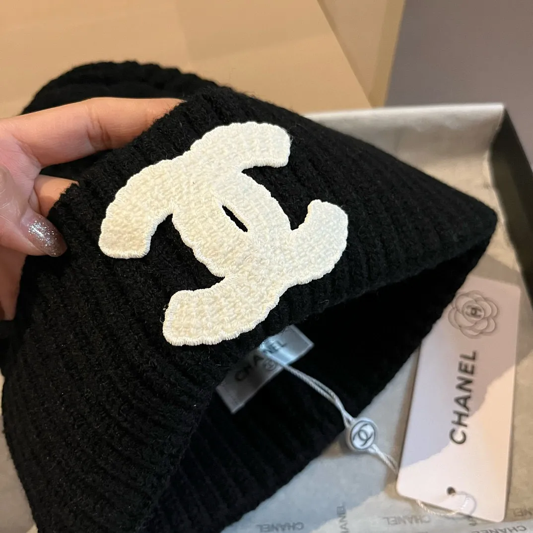 💰210¥ Chanel Chanel knitted scarf hat set official model