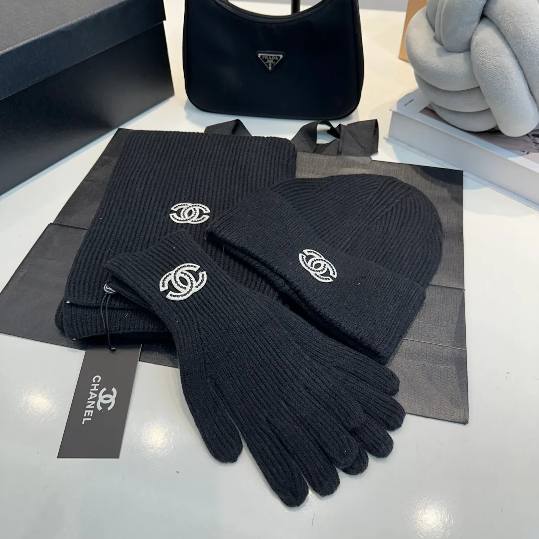 P170 Chanel Beanie Hat Set Hat Scarf Hat + Scarf + Gloves