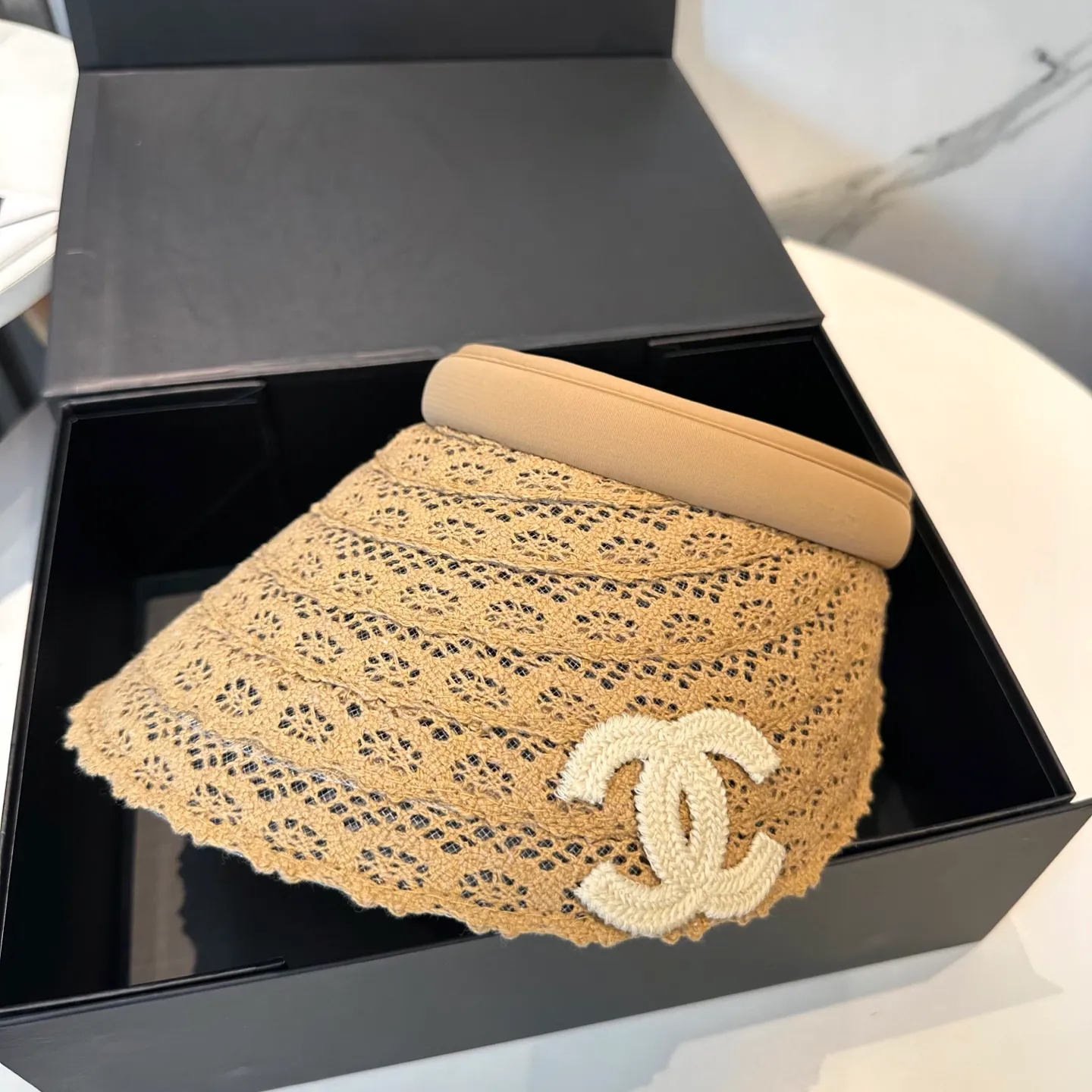 P80💛 Comes with dust bag [CHA Chanel] 2025 new exclusive small fragrant sun hat with empty top headband, 🔆 versatile sun protection ~ a great tool for casual outings and anti-snatching! Love it so much 💕