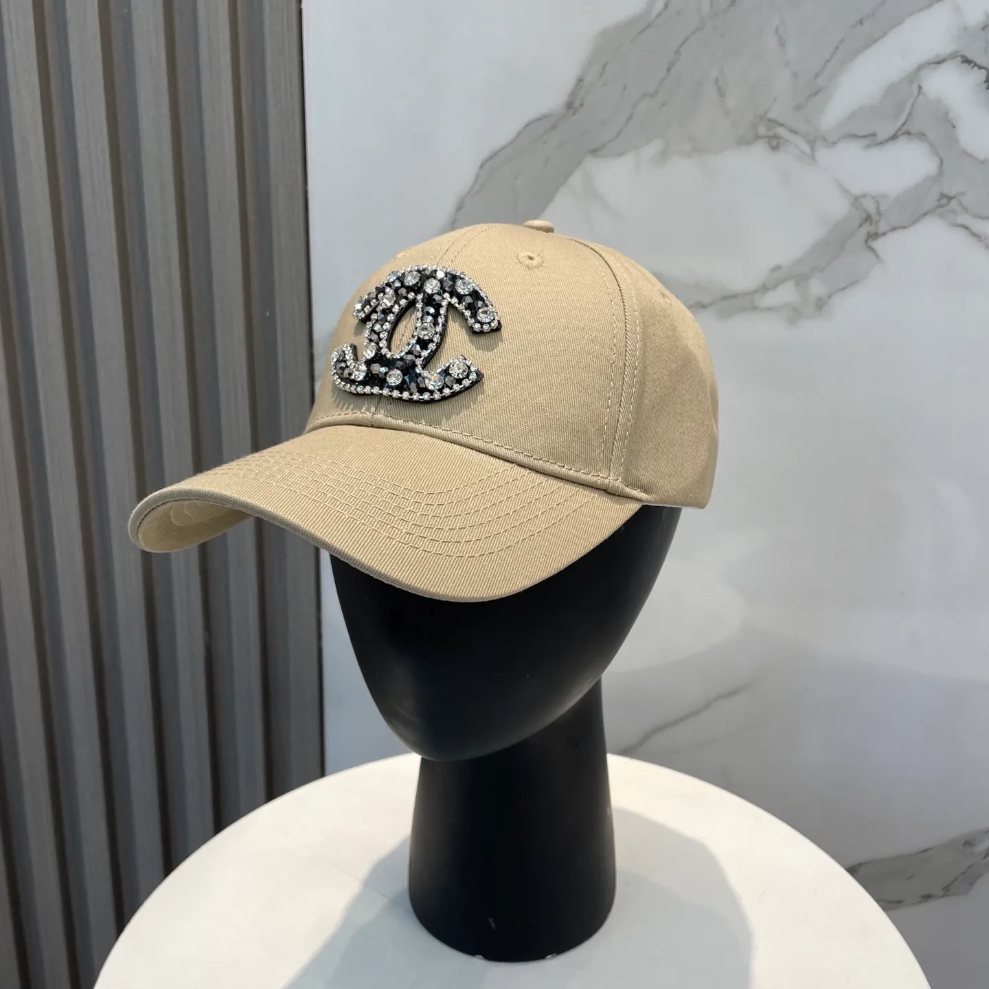 P50 CHANEL new high-end diamond hard-top baseball cap, Xiaoxiang logo is classic and simple, fashionable and casual design, popular new product