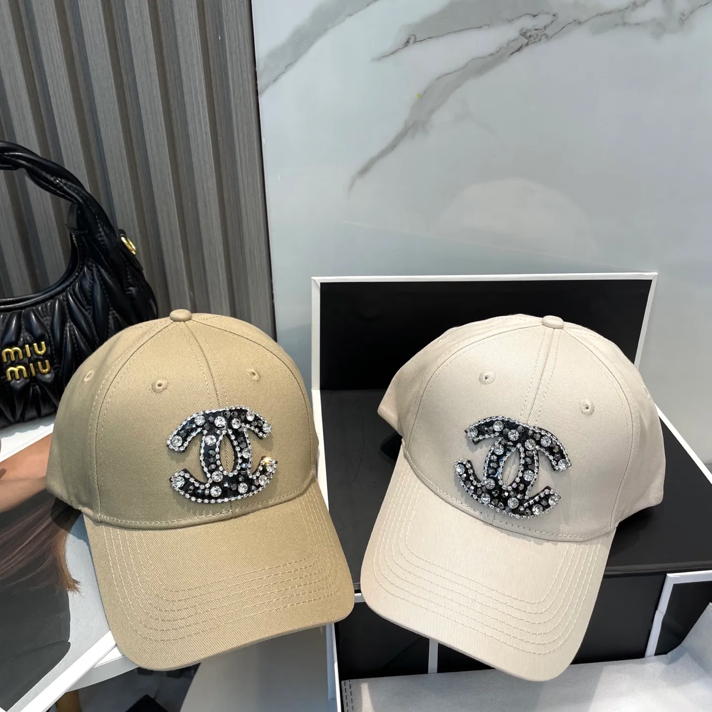 P50 CHANEL new high-end diamond hard-top baseball cap, Xiaoxiang logo is classic and simple, fashionable and casual design, popular new product