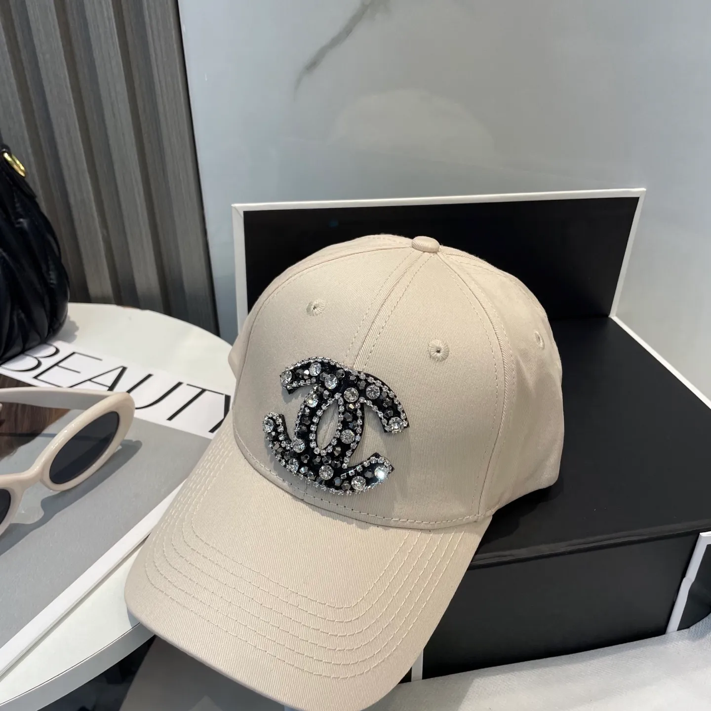 P50 CHANEL new high-end diamond hard-top baseball cap, Xiaoxiang logo is classic and simple, fashionable and casual design, popular new product