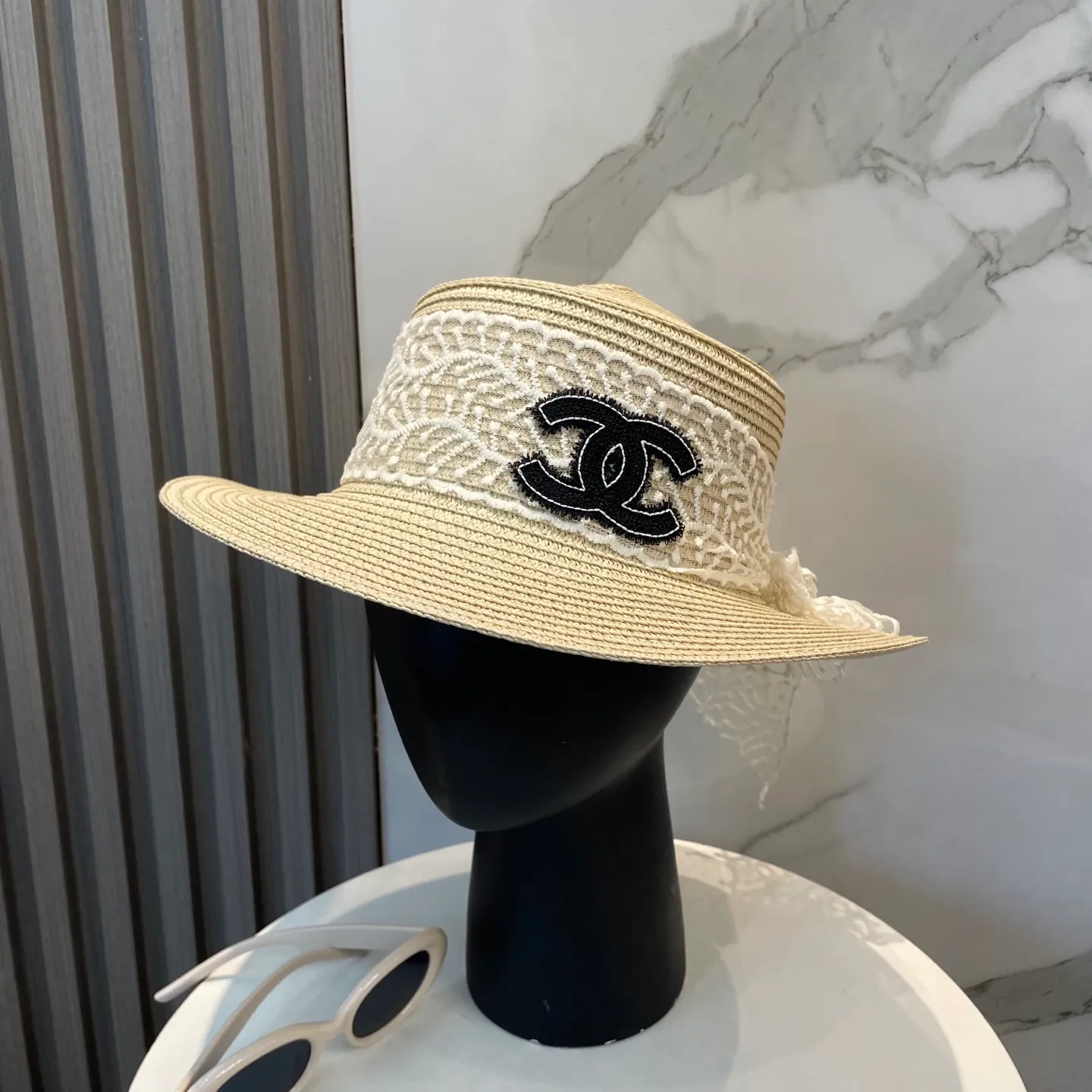 P60 CHANEL2025 new straw hat, advanced customization, celebrity style, attention to detail, sun protection and UV protection in summer, a must-have for travel, versatile and good-looking