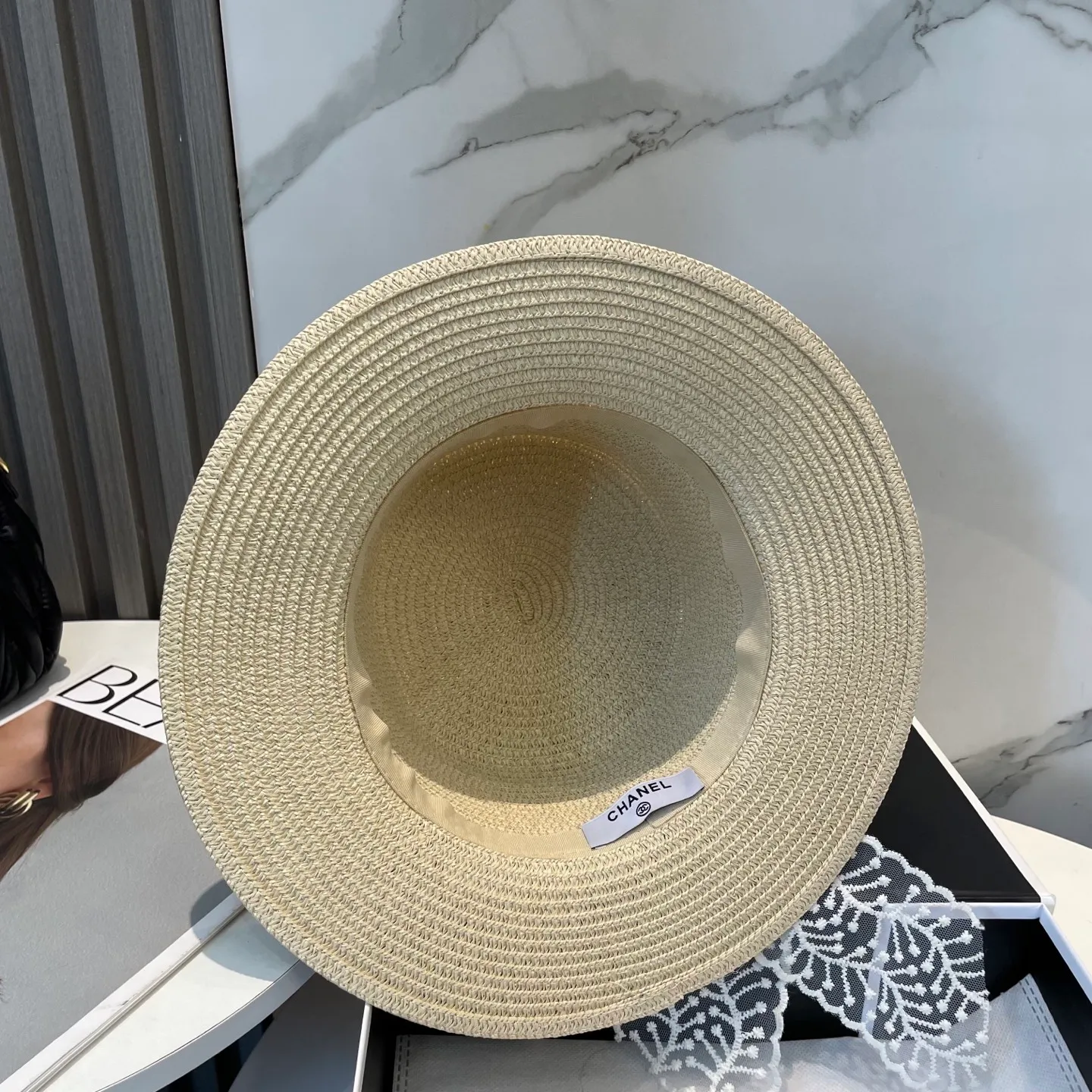 P60 CHANEL2025 new straw hat, advanced customization, celebrity style, attention to detail, sun protection and UV protection in summer, a must-have for travel, versatile and good-looking