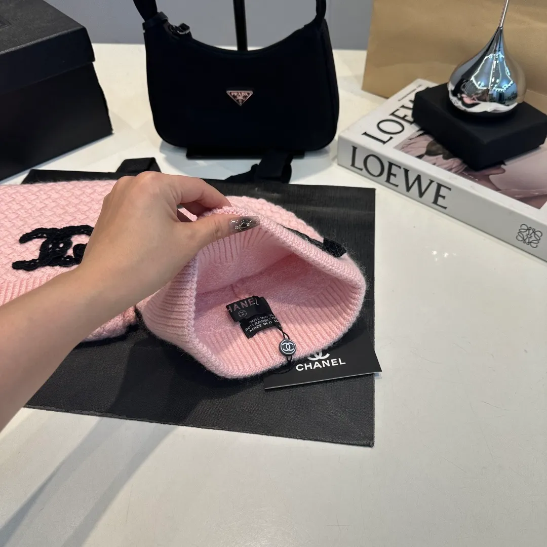 P220 Chanel Chanel knitted cashmere scarf hat set official model