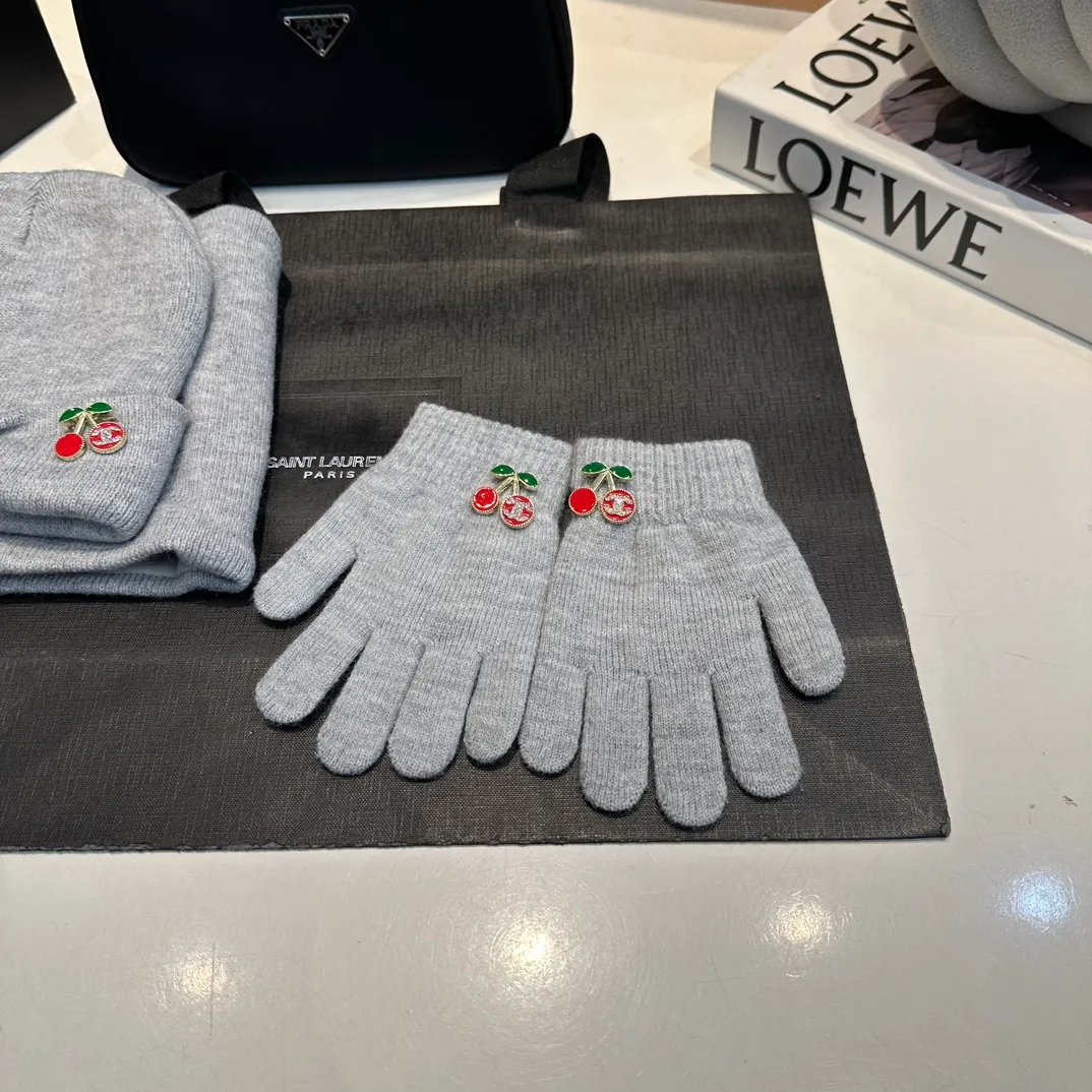 P140 Chanel Chanel children's knitted beanie cherry three-piece set, scarf, hat, gloves, super warm