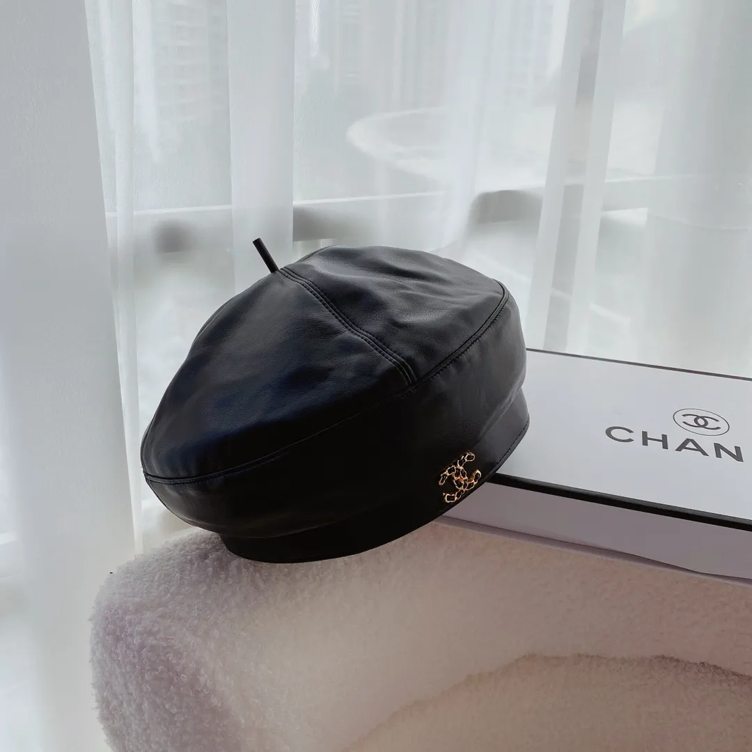 30 Chanel's new autumn and winter beret, washed leather beret, multi-piece splicing, head circumference 57cm, a must-have for outfits