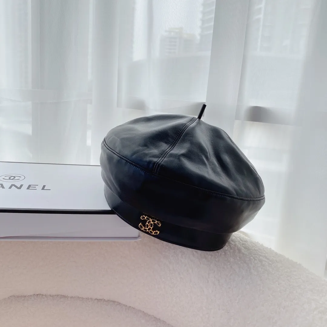 30 Chanel's new autumn and winter beret, washed leather beret, multi-piece splicing, head circumference 57cm, a must-have for outfits