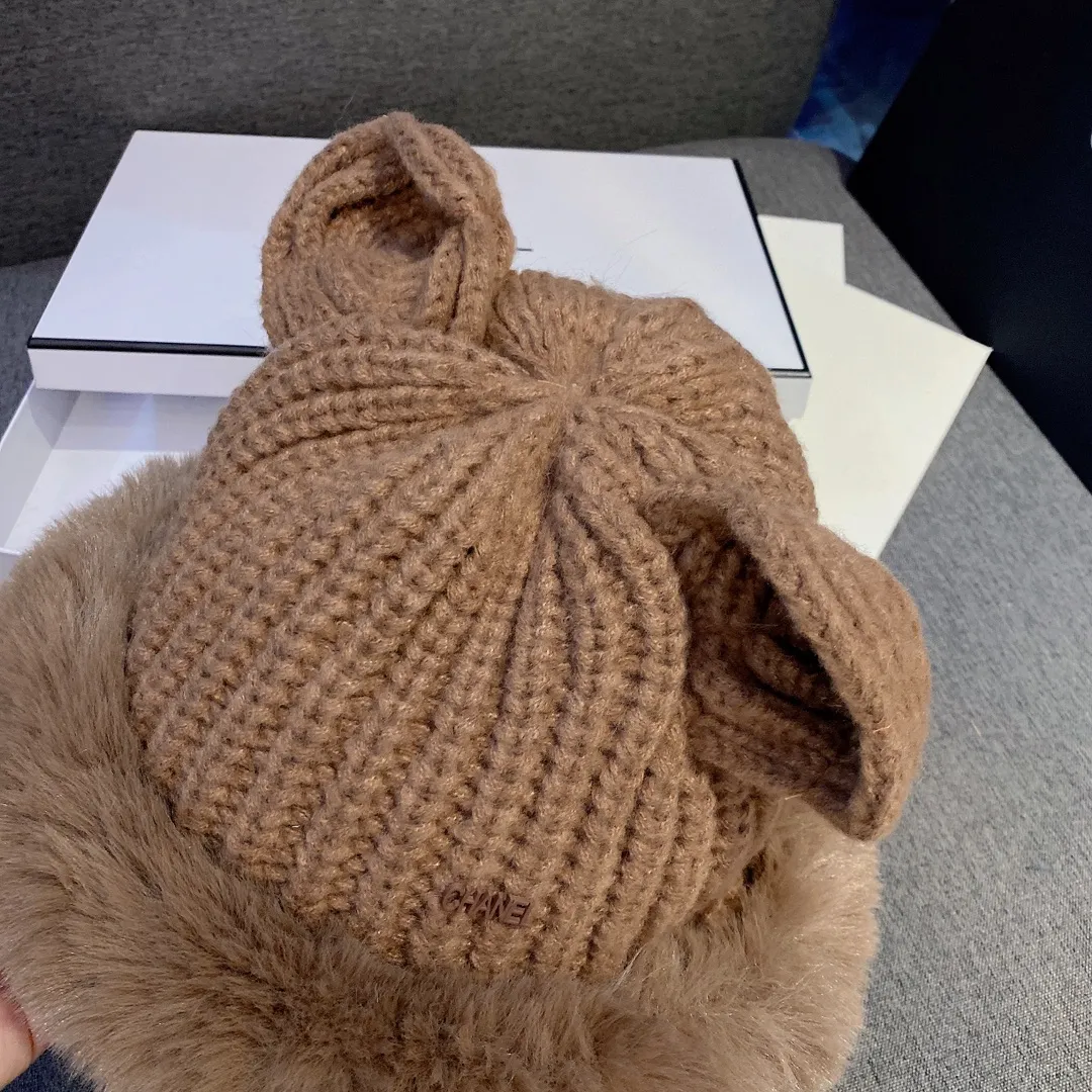 Running volume 70¥ Chanel Chanel autumn and winter ear protection cold hat Mickey Mouse wool hat, running volume 3 colors