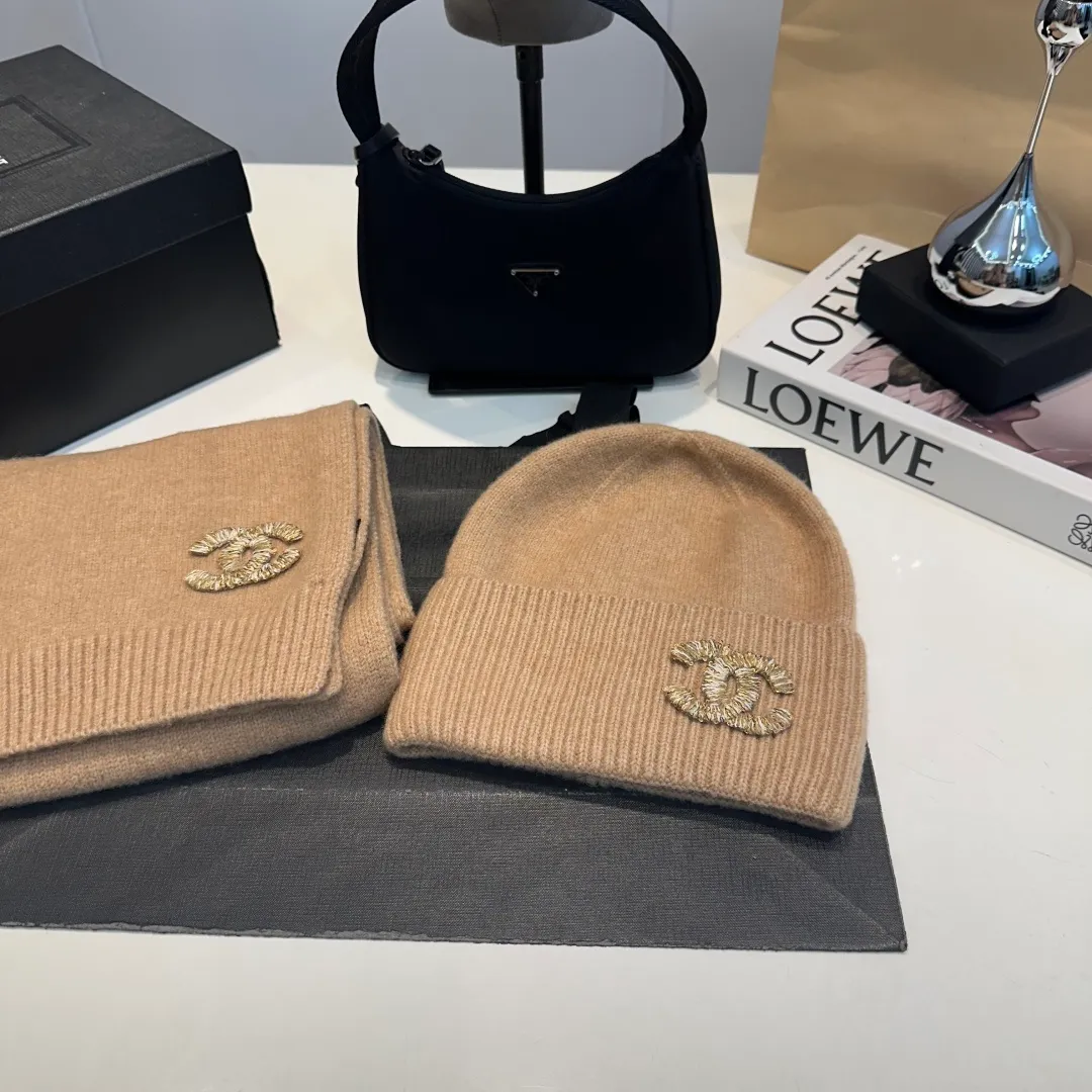 P220 Chanel Chanel knitted cashmere scarf hat set official model