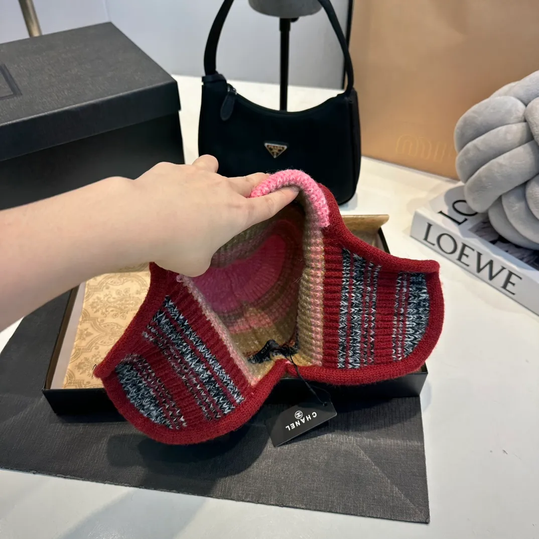P70 Chane*🆕Chanel 24N new ski series wool hat, the popular Lei Feng hat all over the Internet, black and white, 4 colors, versatile and cool, can be worn by men and women as a couple, warm and good-looking, a must-have