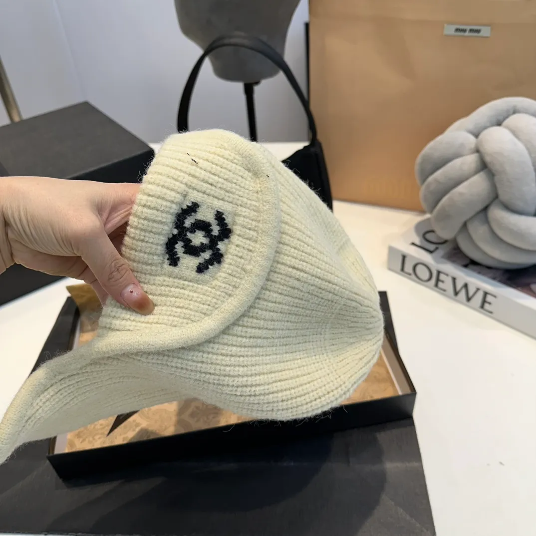 P60 Chane*🆕Chanel 24N new ski series wool hat, the popular Lei Feng hat all over the Internet, black and white, 4 colors, versatile and cool, can be worn by men and women as a couple, warm and good-looking, a must-have