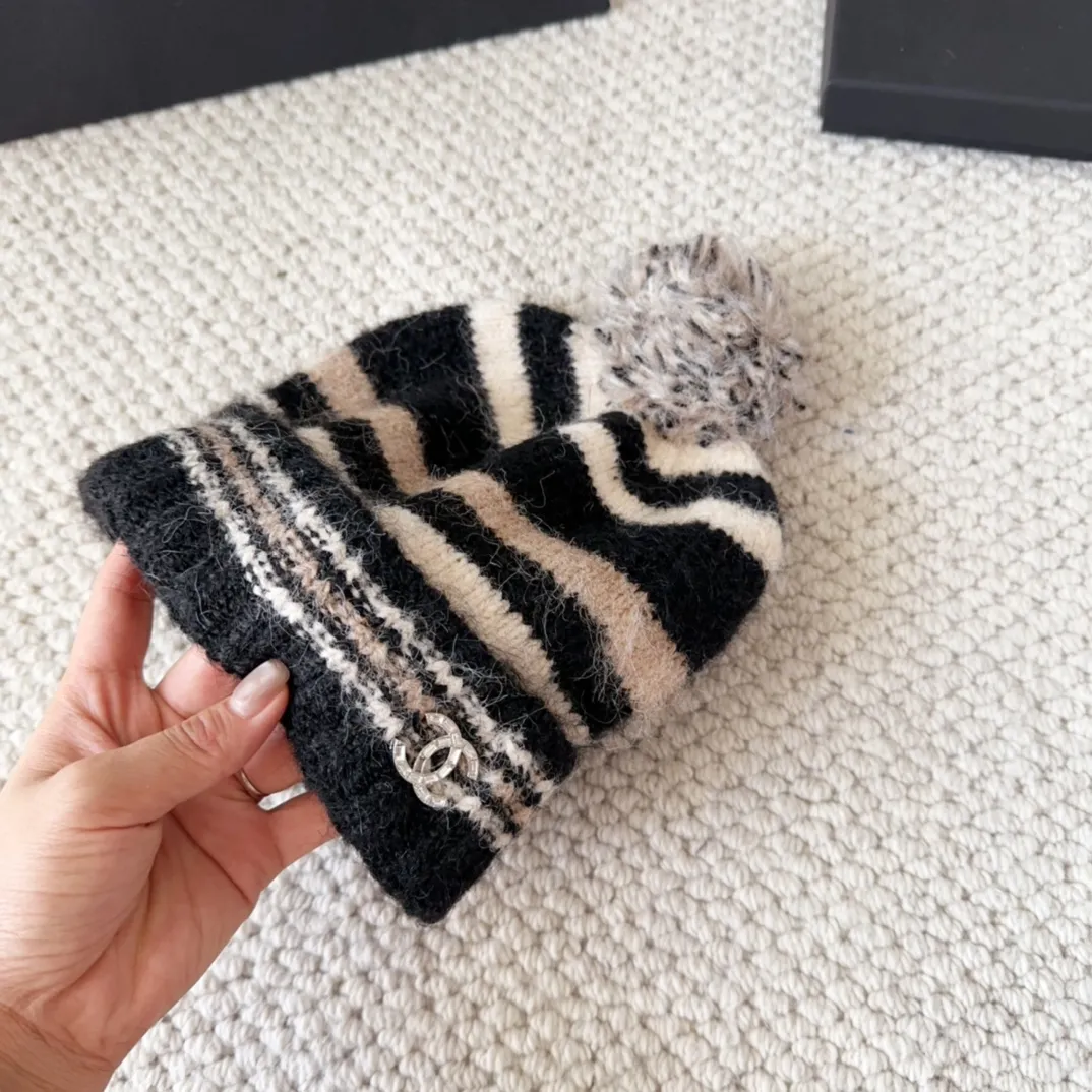 💰60 Chanel official website releases CHANEL small and popular knitted hat! Xiaohongshu’s new product is released, it’s so 🉑️, high-elastic fabric, classic colors, same style for men and women.