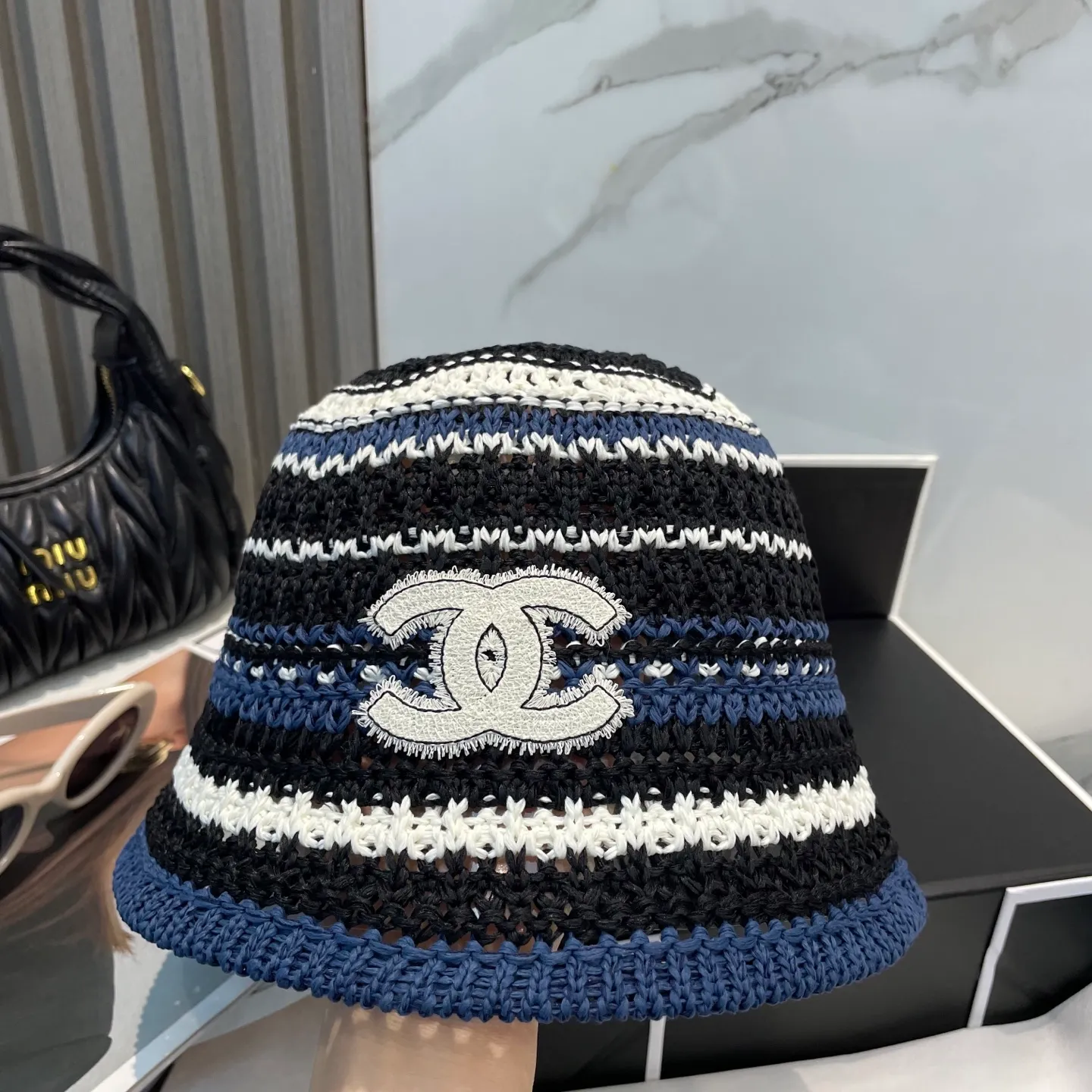 P60 CHANEL knitted basin hat, sun protection fisherman hat made of high density, a super tasteful knitted hat ~ the first choice for going out on the street! The shape of the hat is super nice, the color is perfect, and it’s light to carry! A must-have for little fairies🧚Head circumference 57cm
