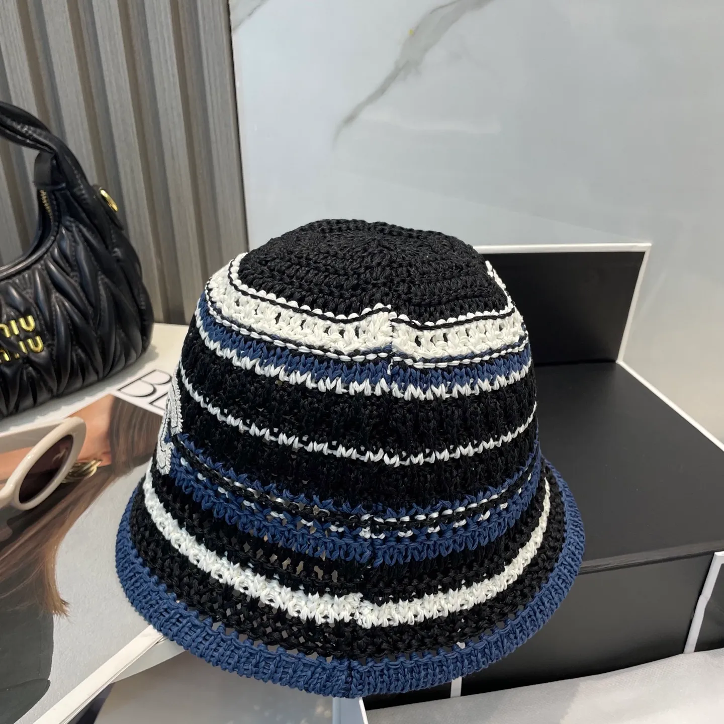 P60 CHANEL knitted basin hat, sun protection fisherman hat made of high density, a super tasteful knitted hat ~ the first choice for going out on the street! The shape of the hat is super nice, the color is perfect, and it’s light to carry! A must-have for little fairies🧚Head circumference 57cm