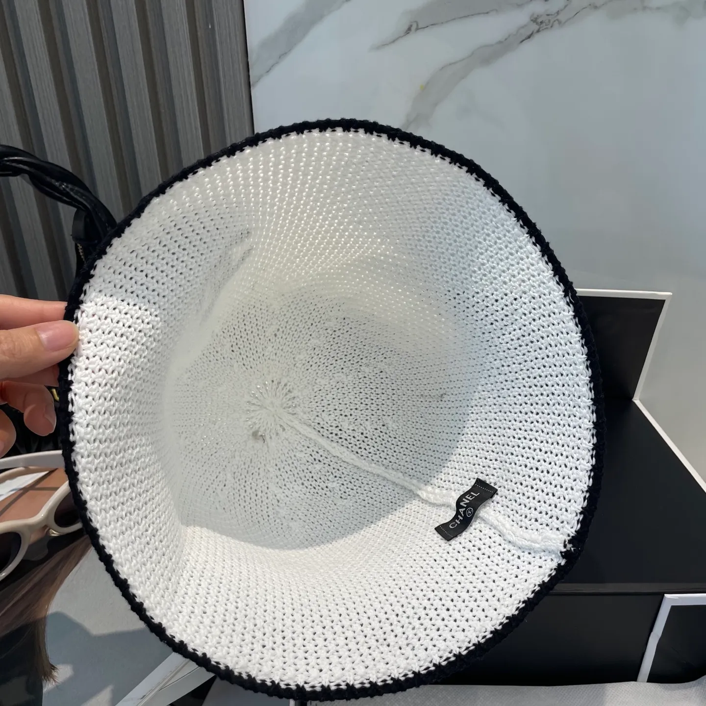 P60 is hot🔥The fashionable little item on the whole network is here, the Chanel 25c bucket hat is here, the versatile color + lambskin logo is really high-quality, and the key point is that it looks super good when worn. It is super small in appearance, French style for celebrities, can be worn in all seasons👍👍👍It can be folded and stored