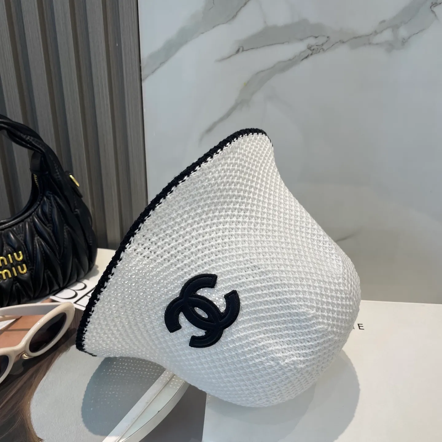 P60 is hot🔥The fashionable little item on the whole network is here, the Chanel 25c bucket hat is here, the versatile color + lambskin logo is really high-quality, and the key point is that it looks super good when worn. It is super small in appearance, French style for celebrities, can be worn in all seasons👍👍👍It can be folded and stored
