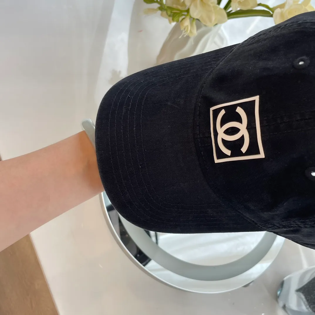 P66 Chanel Chanel's new style autumn and winter baseball cap with a vintage feel. The color is full of retro feel, cool ✌︎˶╹ꇴ╹˶✌︎ and sassy personality