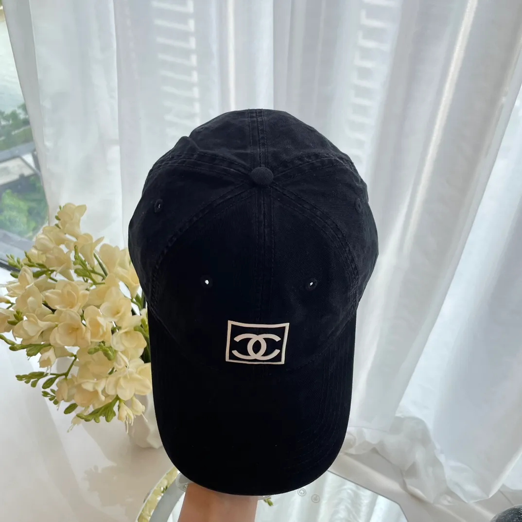 P66 Chanel Chanel's new style autumn and winter baseball cap with a vintage feel. The color is full of retro feel, cool ✌︎˶╹ꇴ╹˶✌︎ and sassy personality