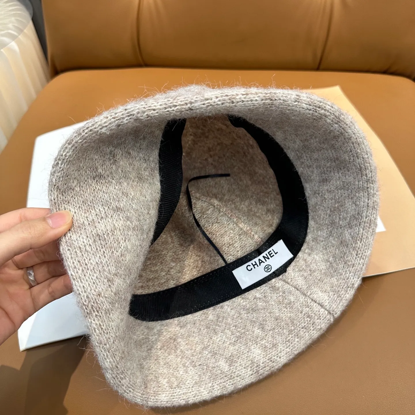 P60 💛With dust bag [CHA Chanel] 2025 autumn and winter new style wool cashmere bucket hat, 🔆Quality goddess style ~ a must-have for going out on the street