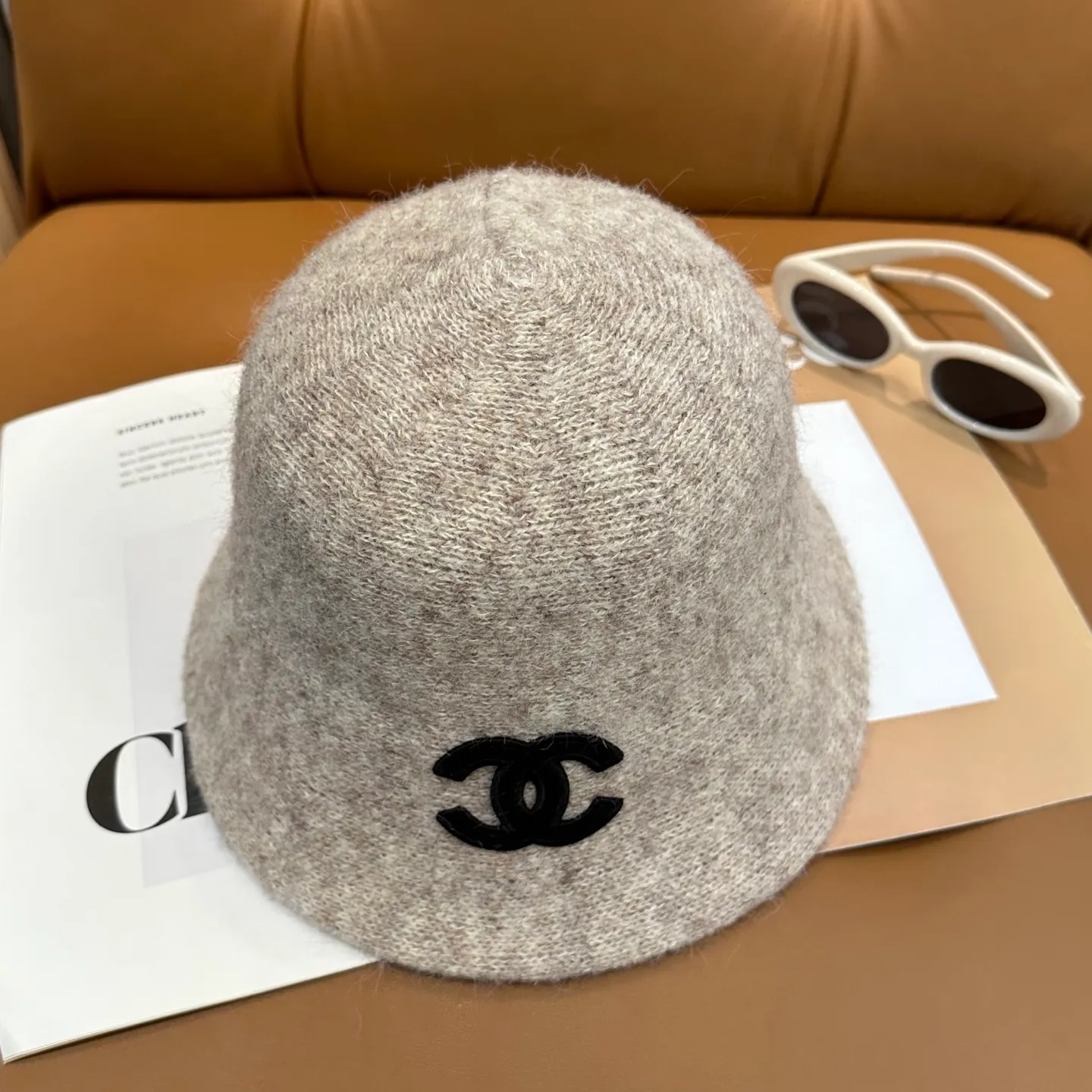 P60 💛With dust bag [CHA Chanel] 2025 autumn and winter new style wool cashmere bucket hat, 🔆Quality goddess style ~ a must-have for going out on the street