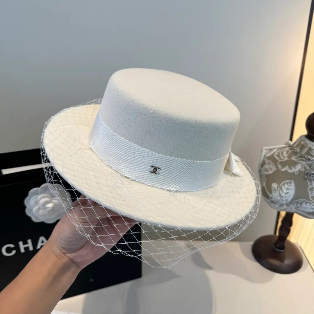 💰220¥ White Chanel wool flat top, mesh hat, 100% wool 🦙Fabric% Head circumference 57cm