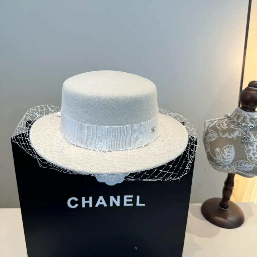💰220¥ White Chanel wool flat top, mesh hat, 100% wool 🦙Fabric% Head circumference 57cm